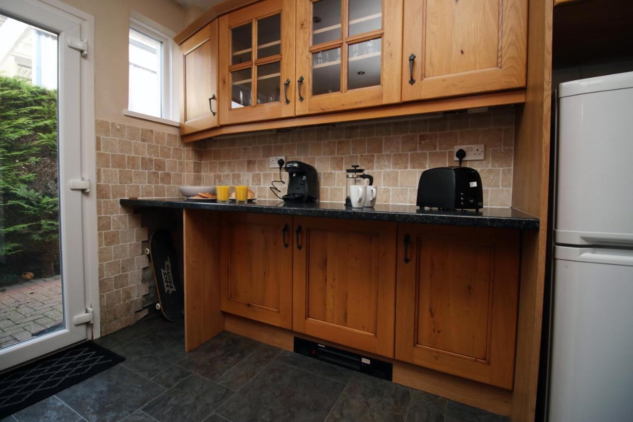 Becky'S Bungalow By Ty Sa -Spacious 4 Bed Bungalow Cardiff Exterior photo