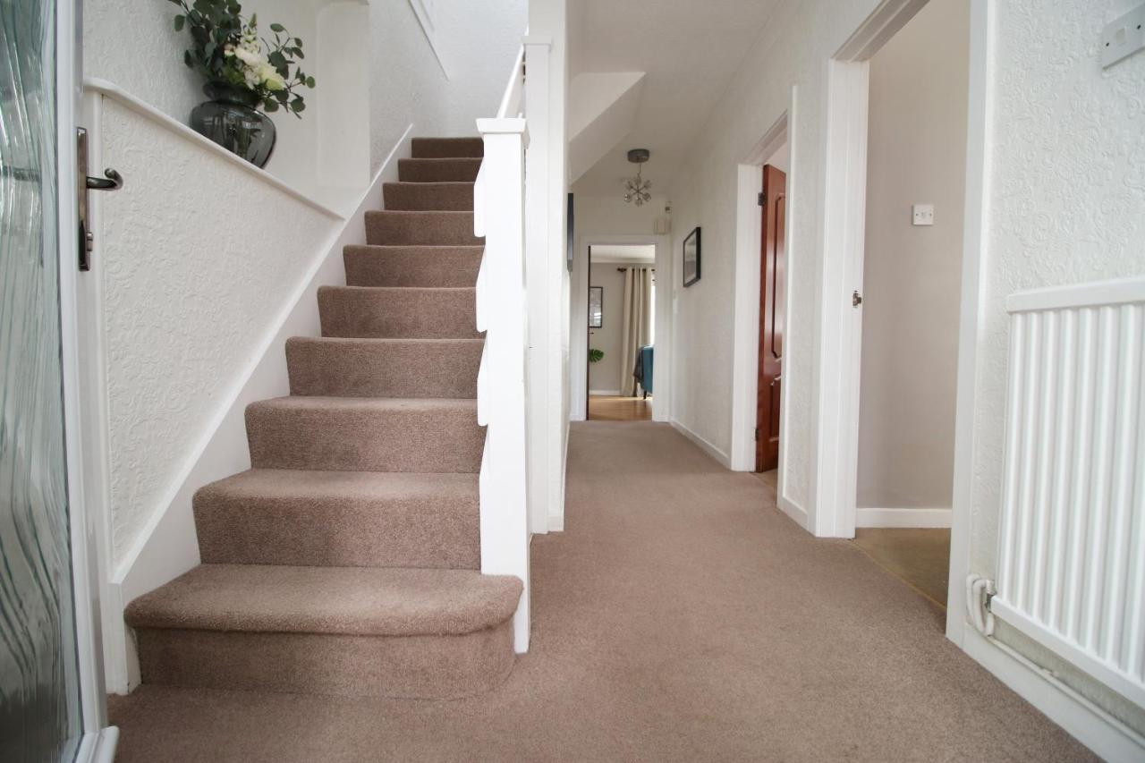 Becky'S Bungalow By Ty Sa -Spacious 4 Bed Bungalow Cardiff Exterior photo