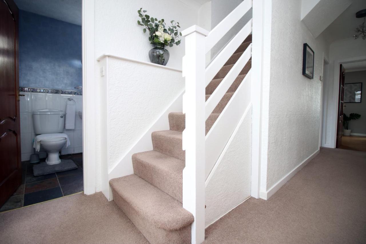 Becky'S Bungalow By Ty Sa -Spacious 4 Bed Bungalow Cardiff Exterior photo