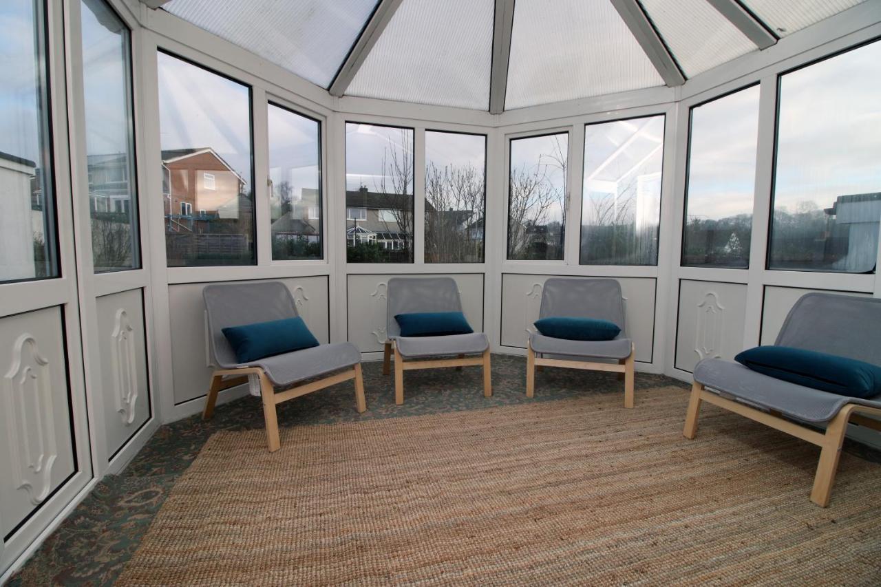 Becky'S Bungalow By Ty Sa -Spacious 4 Bed Bungalow Cardiff Exterior photo
