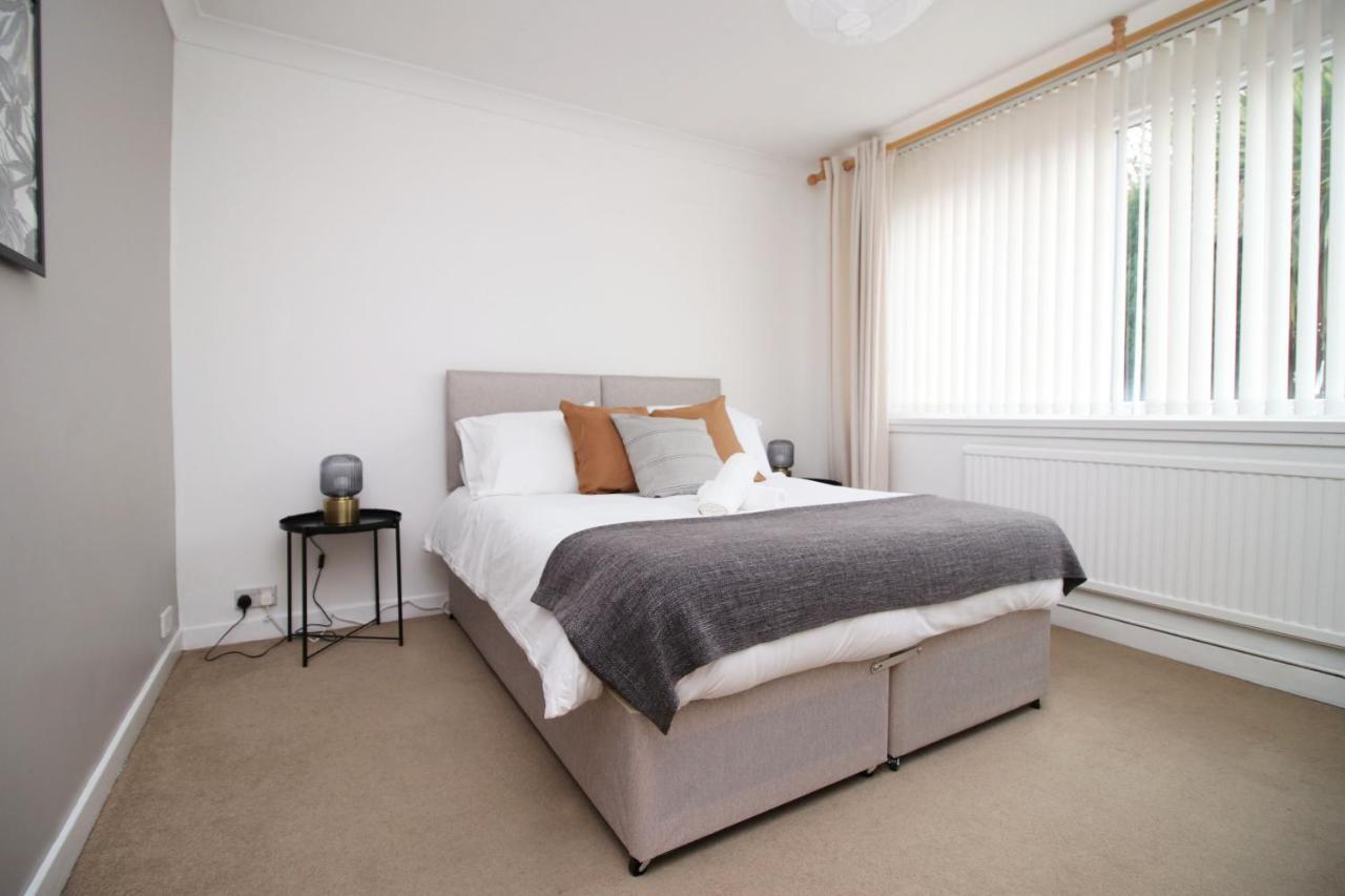 Becky'S Bungalow By Ty Sa -Spacious 4 Bed Bungalow Cardiff Exterior photo