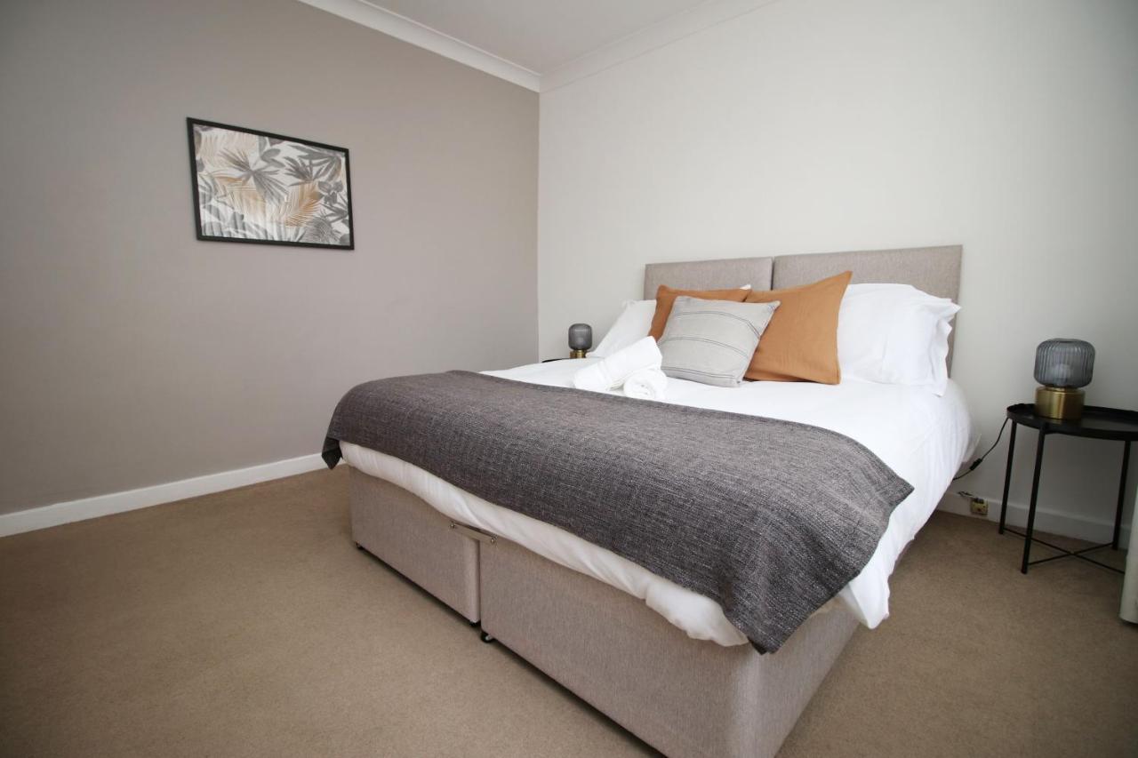 Becky'S Bungalow By Ty Sa -Spacious 4 Bed Bungalow Cardiff Exterior photo